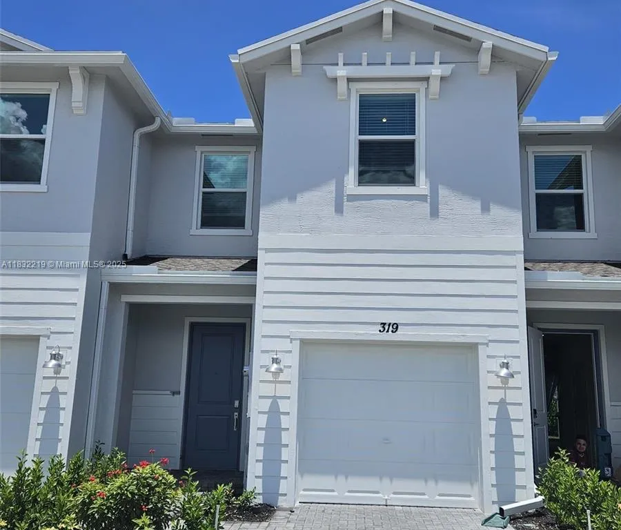 319 SE Crossoak Ln, Port St. Lucie FL 34984