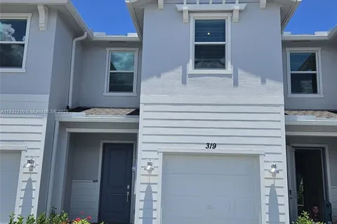 319 SE Crossoak Ln, Port St. Lucie FL 34984