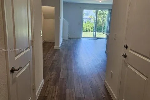 319 SE Crossoak Ln, Port St. Lucie FL 34984