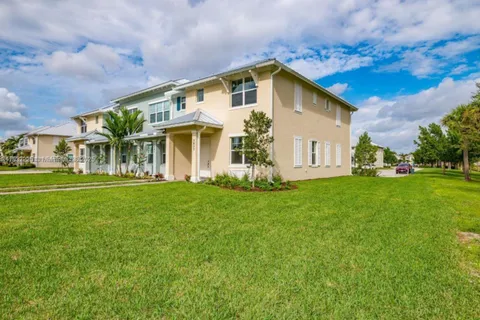 3932 Long Leaf Ln, Hollywood FL 33021
