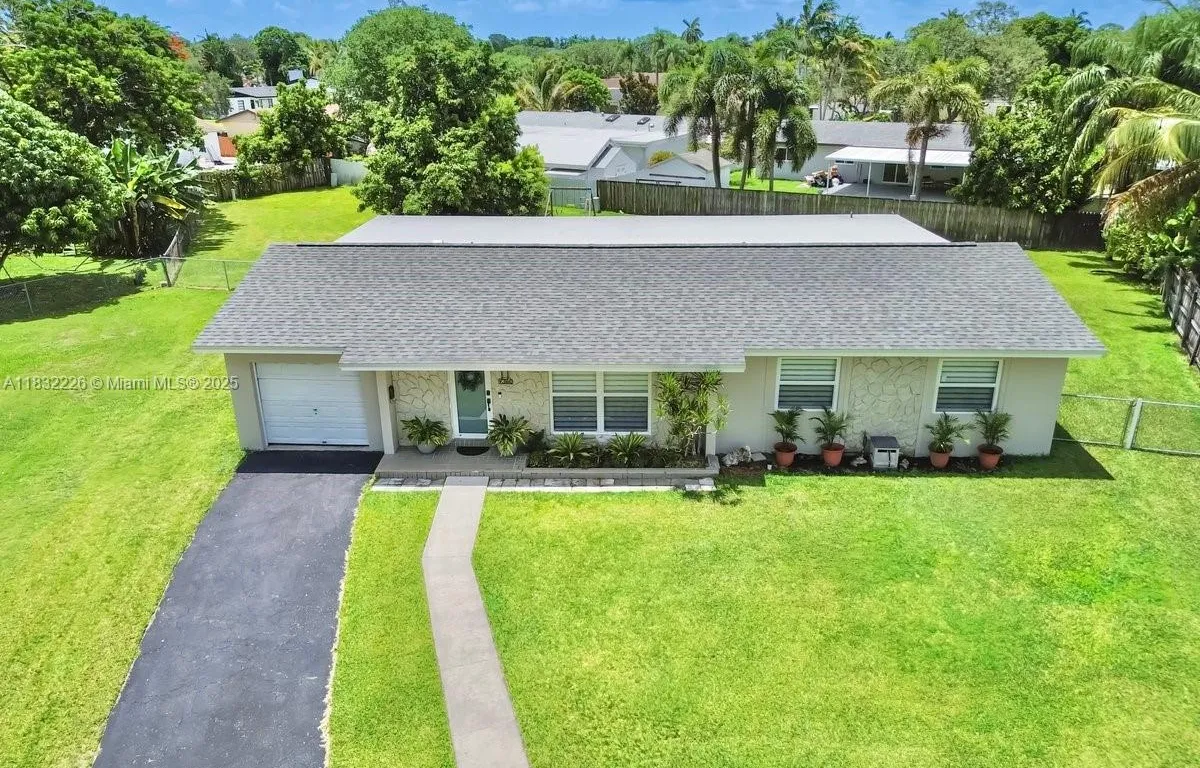 9360 SW 185th St, Cutler Bay FL 33157