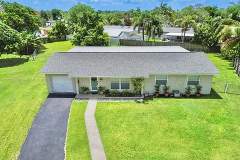 9360 SW 185th St, Cutler Bay FL 33157