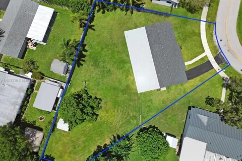 9360 SW 185th St, Cutler Bay FL 33157