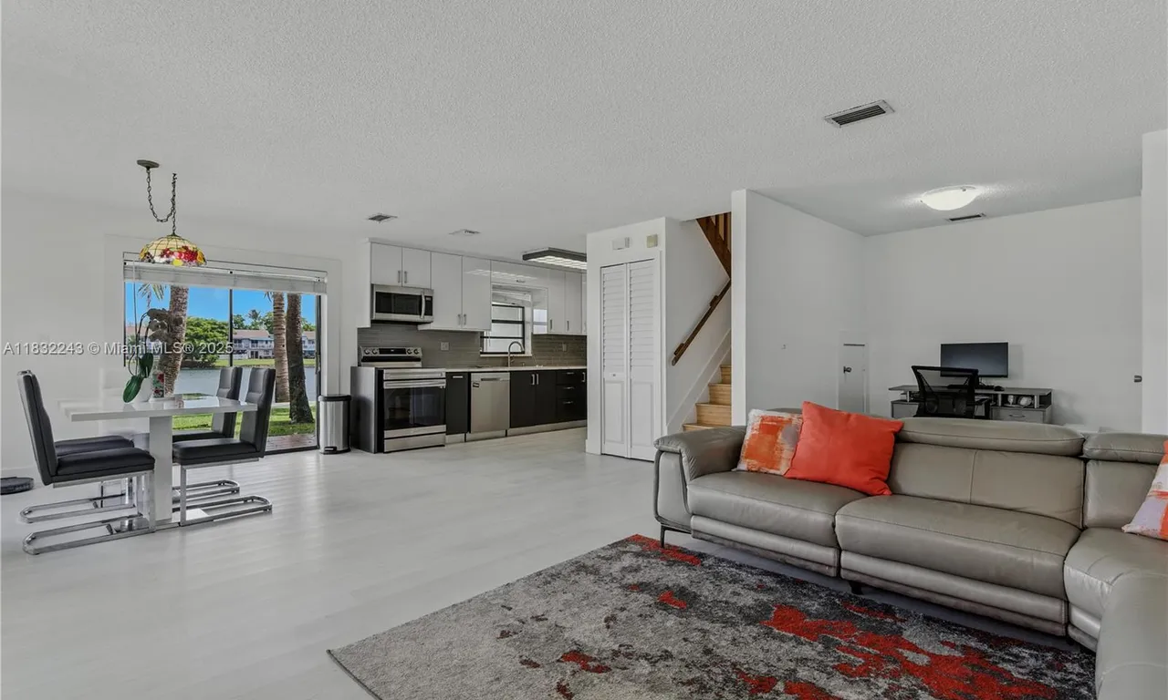 6725 NW 169th St # 54H, Hialeah FL 33015