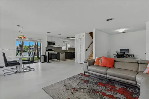 6725 NW 169th St # 54H, Hialeah FL 33015