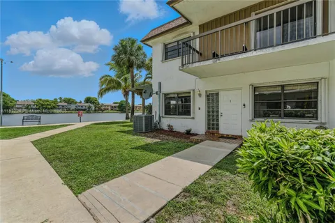6725 NW 169th St # 54H, Hialeah FL 33015