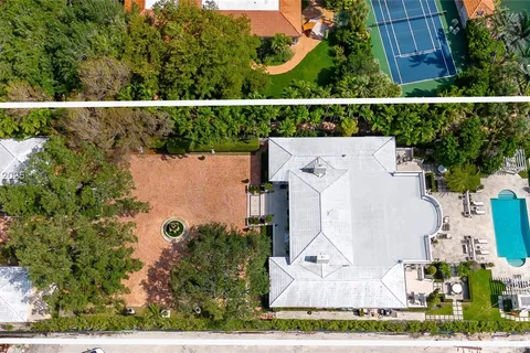 4539 Pine Tree Dr, Miami Beach FL 33140