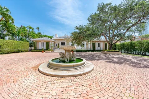 4539 Pine Tree Dr, Miami Beach FL 33140