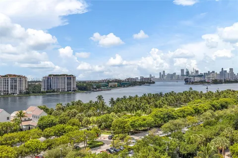 100 S Pointe Dr # 902, Miami Beach FL 33139