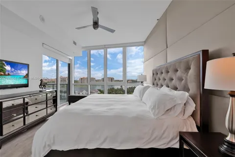 100 S Pointe Dr # 902, Miami Beach FL 33139