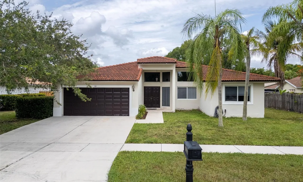 581 SW 169th Way, Weston FL 33326