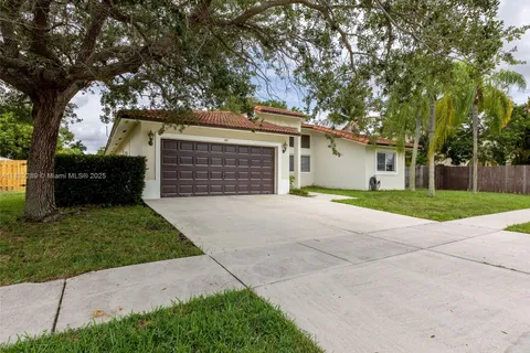 581 SW 169th Way, Weston FL 33326