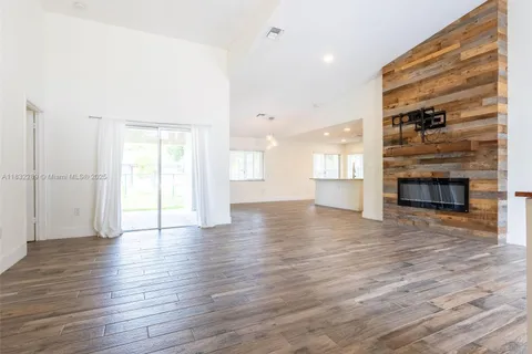 581 SW 169th Way, Weston FL 33326