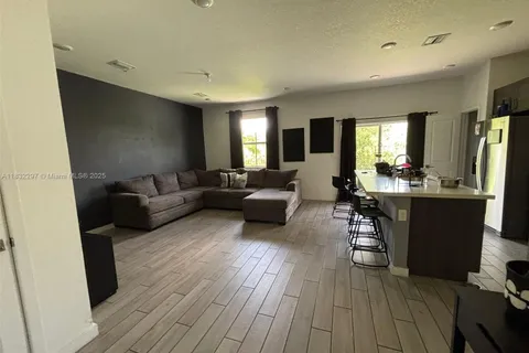 830 SE 19th St, Homestead FL 33034