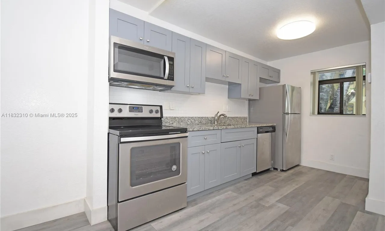 301 Gardens Dr # 102, Pompano Beach FL 33069