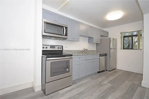 301 Gardens Dr # 102, Pompano Beach FL 33069