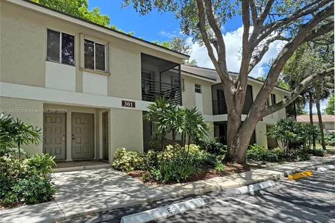 301 Gardens Dr # 102, Pompano Beach FL 33069