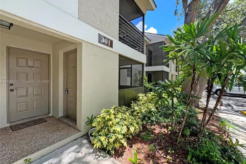 301 Gardens Dr # 102, Pompano Beach FL 33069