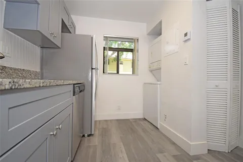 301 Gardens Dr # 102, Pompano Beach FL 33069