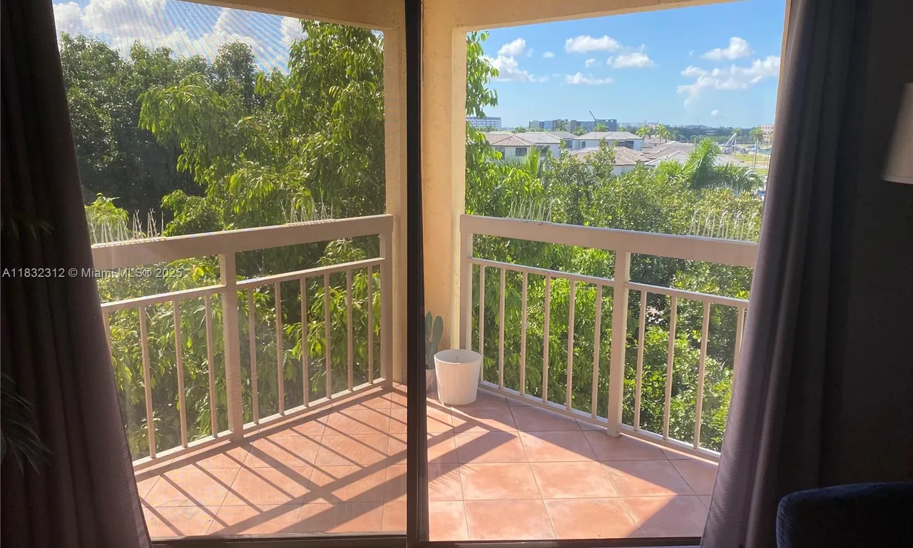 8290 Lake Dr # 538, Doral FL 33166