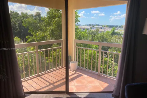 8290 Lake Dr # 538, Doral FL 33166