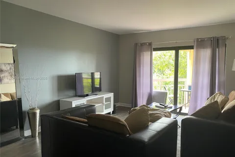 8290 Lake Dr # 538, Doral FL 33166