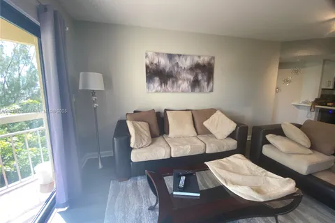 8290 Lake Dr # 538, Doral FL 33166