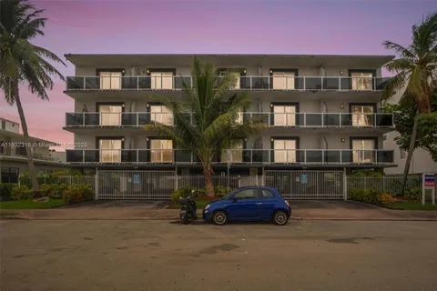 1986 Biarritz Dr # 304, Miami Beach FL 33141