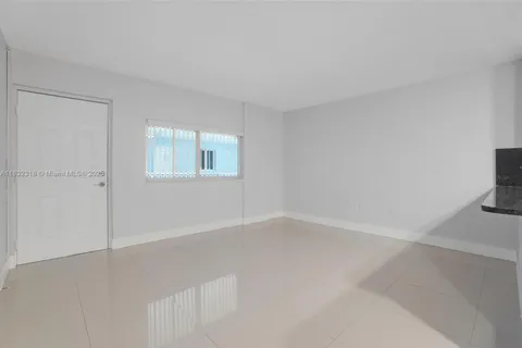 1986 Biarritz Dr # 304, Miami Beach FL 33141