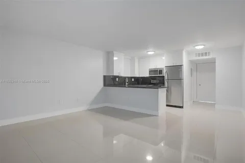 1986 Biarritz Dr # 304, Miami Beach FL 33141