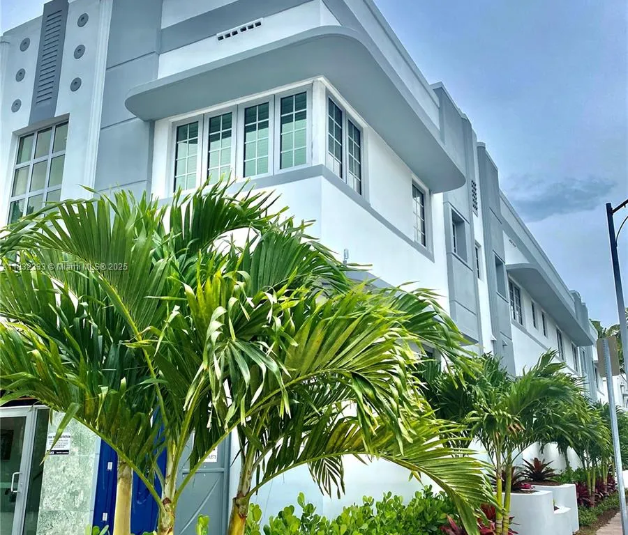 1201 Pennsylvania Ave # 102, Miami Beach FL 33139