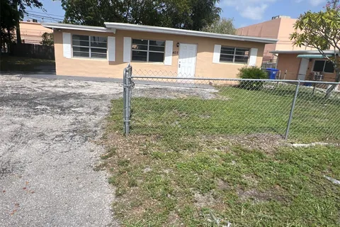 407 S 61st Ave, Hollywood FL 33023