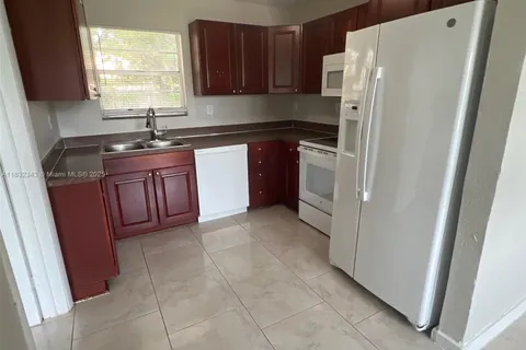 407 S 61st Ave, Hollywood FL 33023