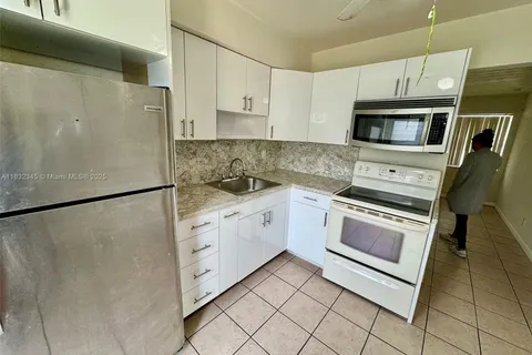 606 SW 8th St # A, Hallandale Beach FL 33009