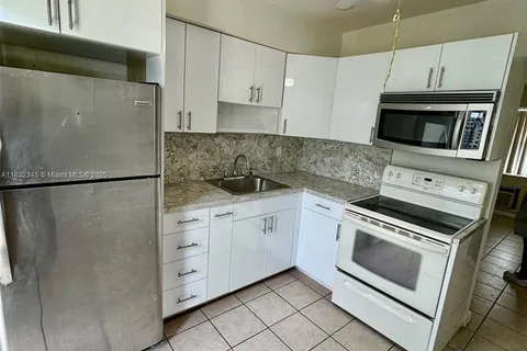 606 SW 8th St # A, Hallandale Beach FL 33009