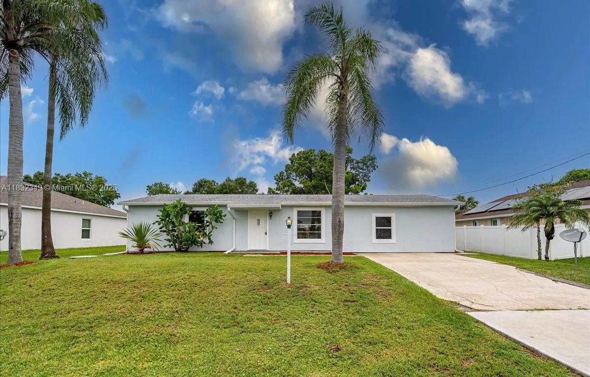 711 NW Riverside Dr, Port St. Lucie FL 34983