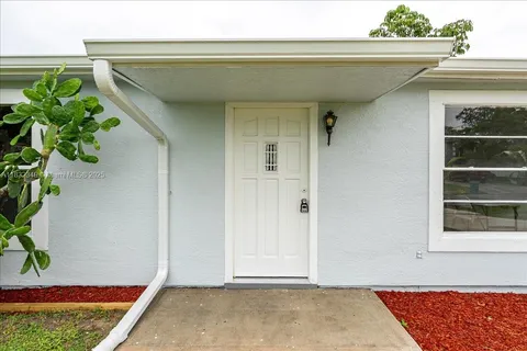 711 NW Riverside Dr, Port St. Lucie FL 34983