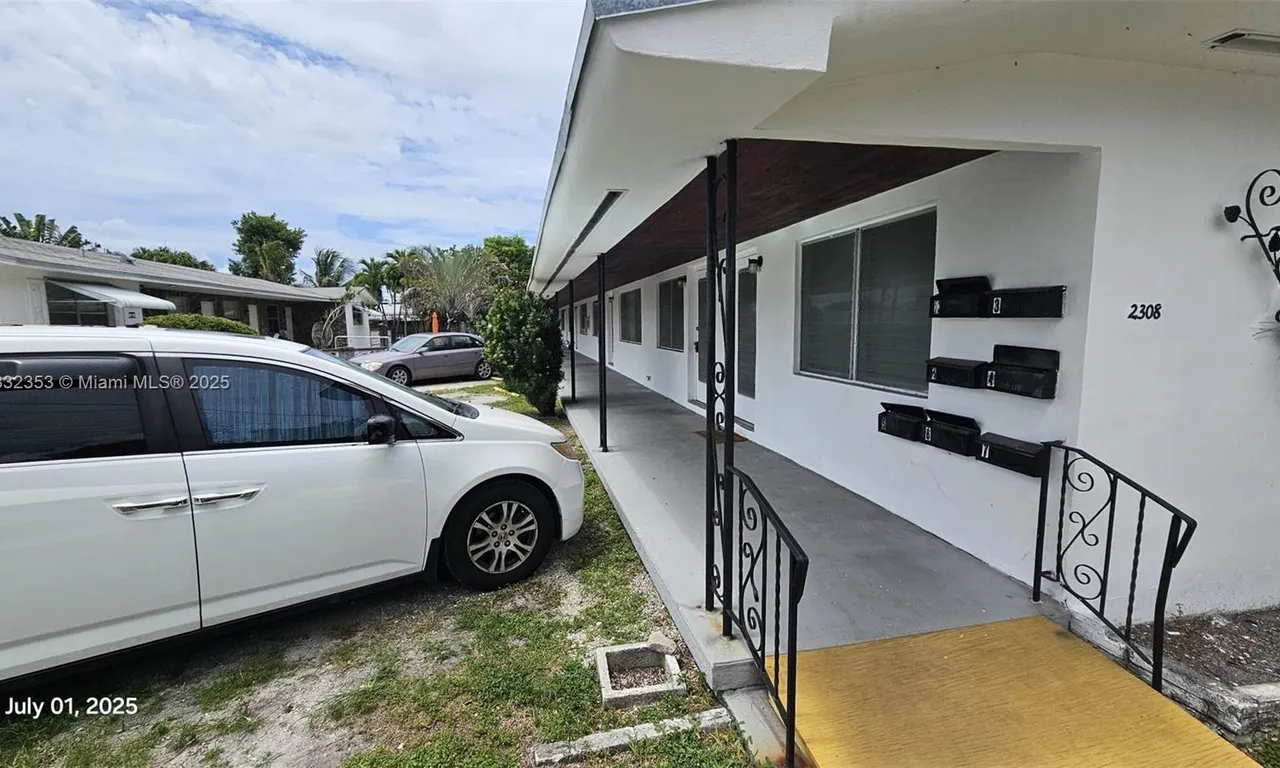 2308 Grant St # 2, Hollywood FL 33020