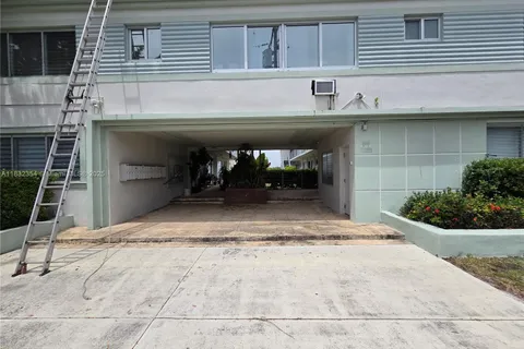 2250 Bay Dr # 5, Miami Beach FL 33141