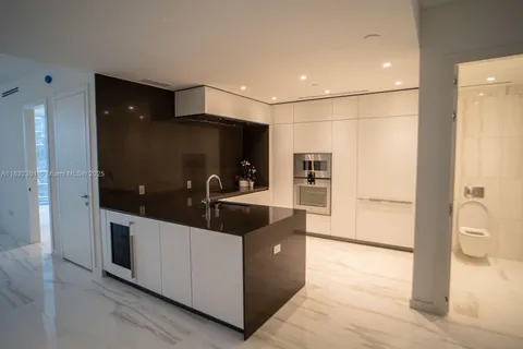 300 Biscayne Blvd Way # 3009, Miami FL 33131