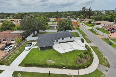 2831 NW 189th St, Miami Gardens FL 33056