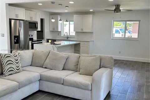 2831 NW 189th St, Miami Gardens FL 33056