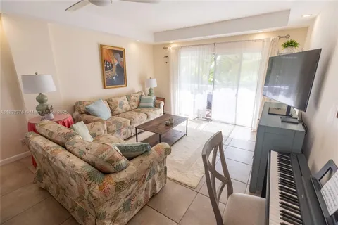 100 Edgewater Dr # 336, Coral Gables FL 33133