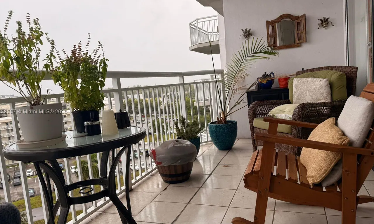 18031 Biscayne Blvd # 904, Aventura FL 33160