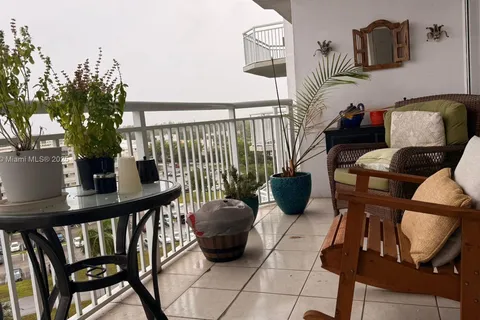 18031 Biscayne Blvd # 904, Aventura FL 33160