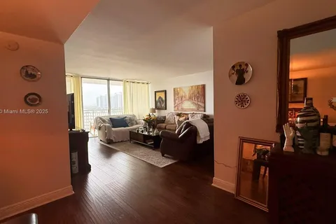 18031 Biscayne Blvd # 904, Aventura FL 33160
