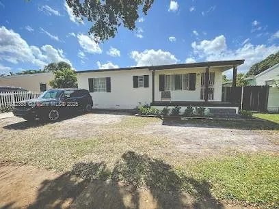 440 NW 135th St, North Miami FL 33168