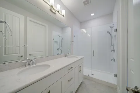 1280 Eucalyptus Dr # 4, Hollywood FL 33021
