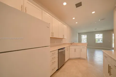 1280 Eucalyptus Dr # 4, Hollywood FL 33021