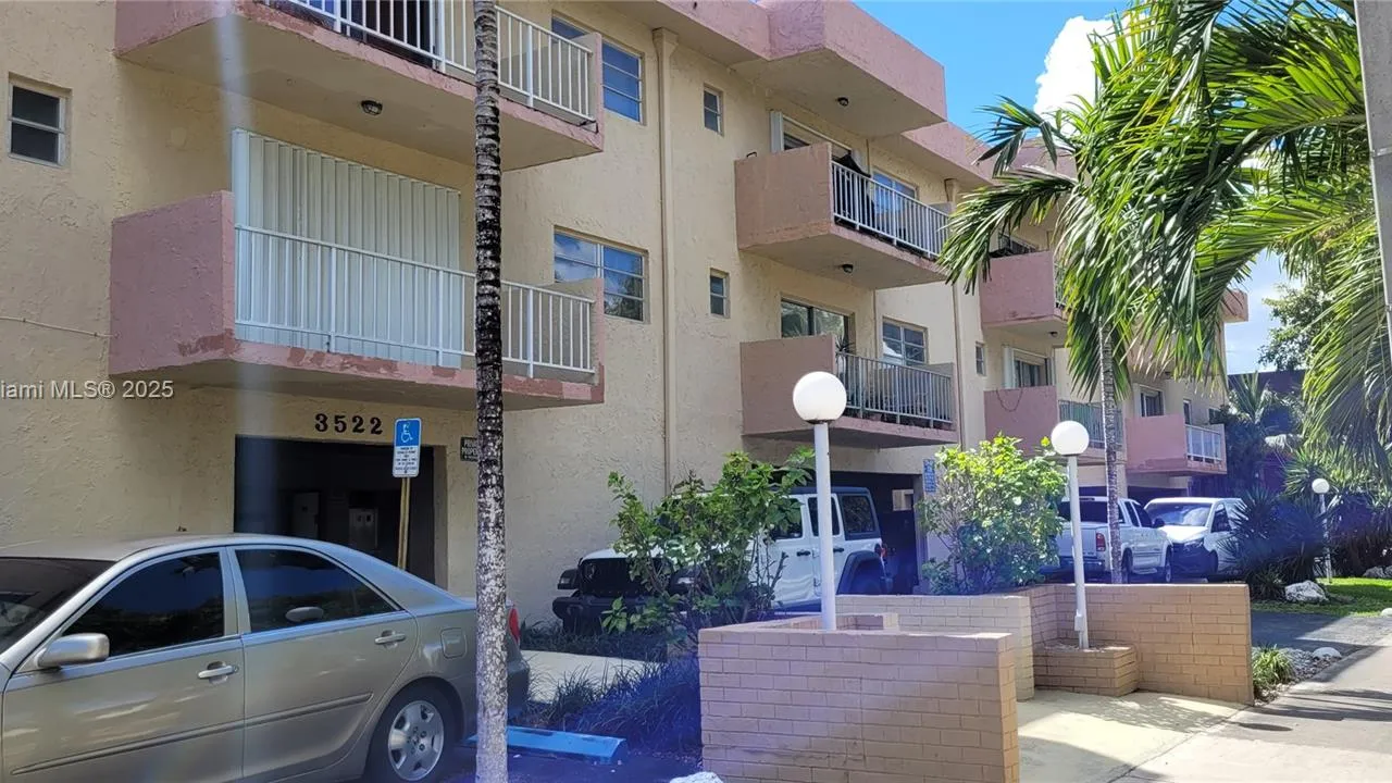 3522 NE 171st St # 104, North Miami Beach FL 33160